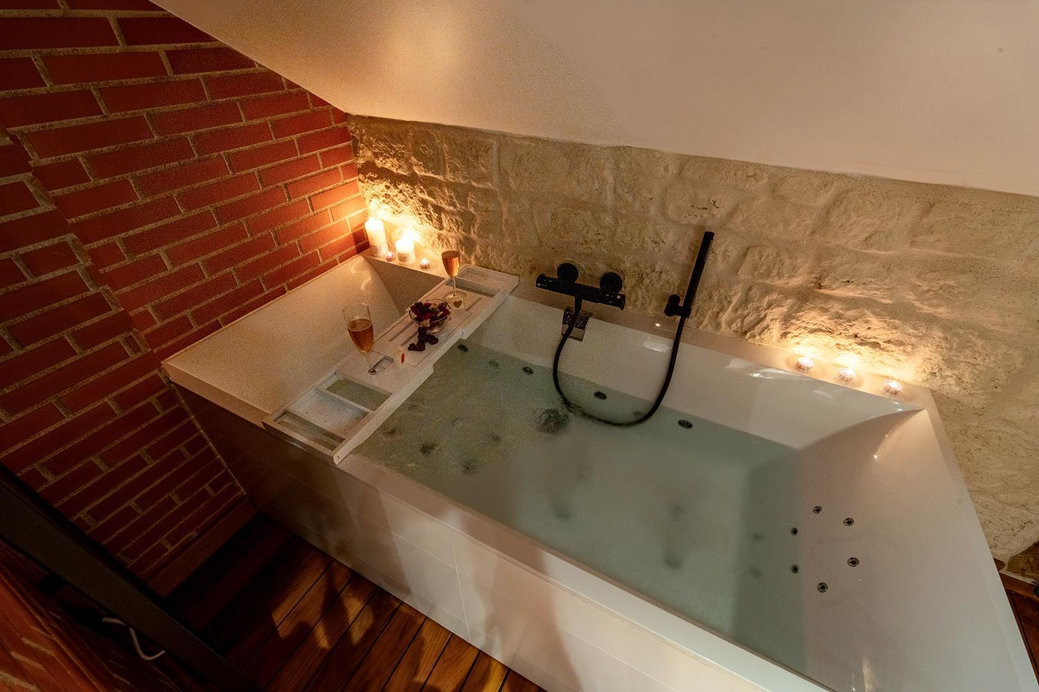 Evasion Chic, Spa Et Sauna Sous Les Toits Нанси Экстерьер фото